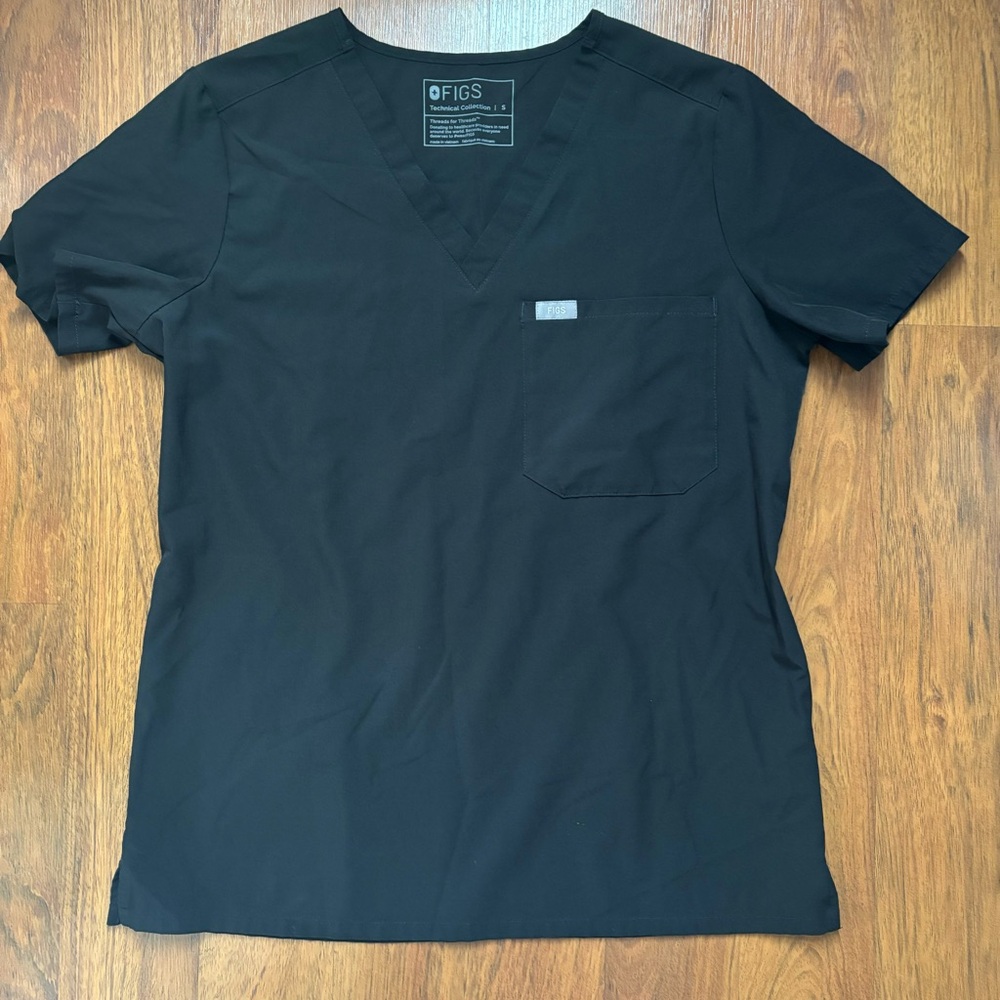 Figs scrub top
